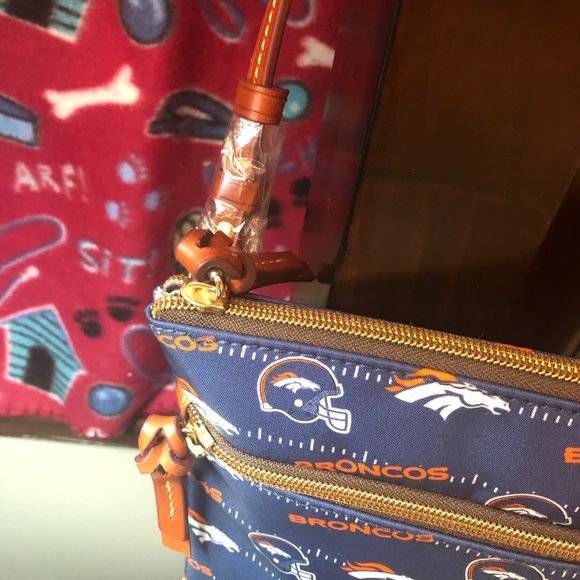 NWT Dooney and Bourke Denver Broncos cross bag - Picture 5 of 6